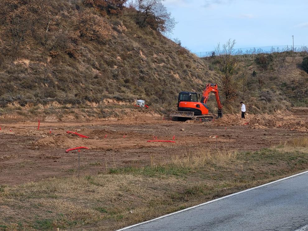 En construcció el petit parc fotovoltaic del Turbofil a Olost